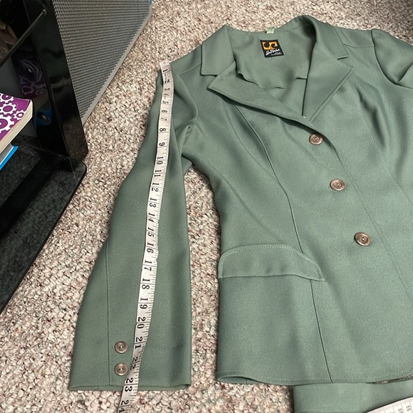 Vintage 70s polyester pleated skirt and blazer set in olive green - Picture 7 of 13